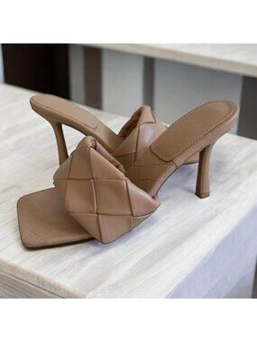 TAN Womens Woven Trend Sandals Heels Size 8